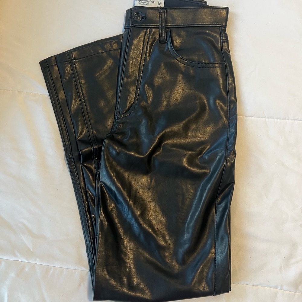 Abercrombie ‘90s straight ultra high rise faux black size 4